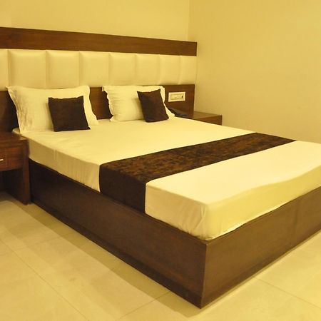 Lotus Grand Akm Hotel Kalka Exterior photo
