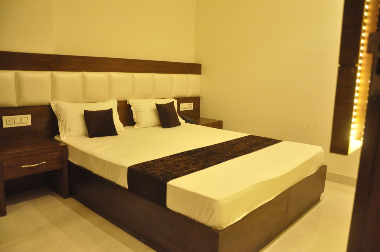 Lotus Grand Akm Hotel Kalka Exterior photo